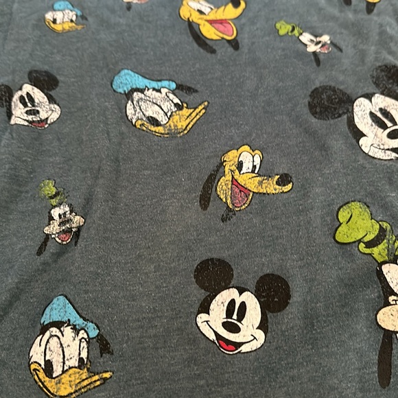 SOLD Vintage washed Disney character shirt size L - Picture 3 of 3